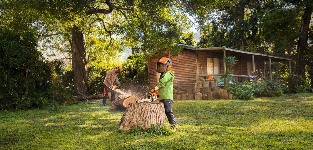 JOUET TRONCONNEUSE A CHAINE STIHL AVEC PILES